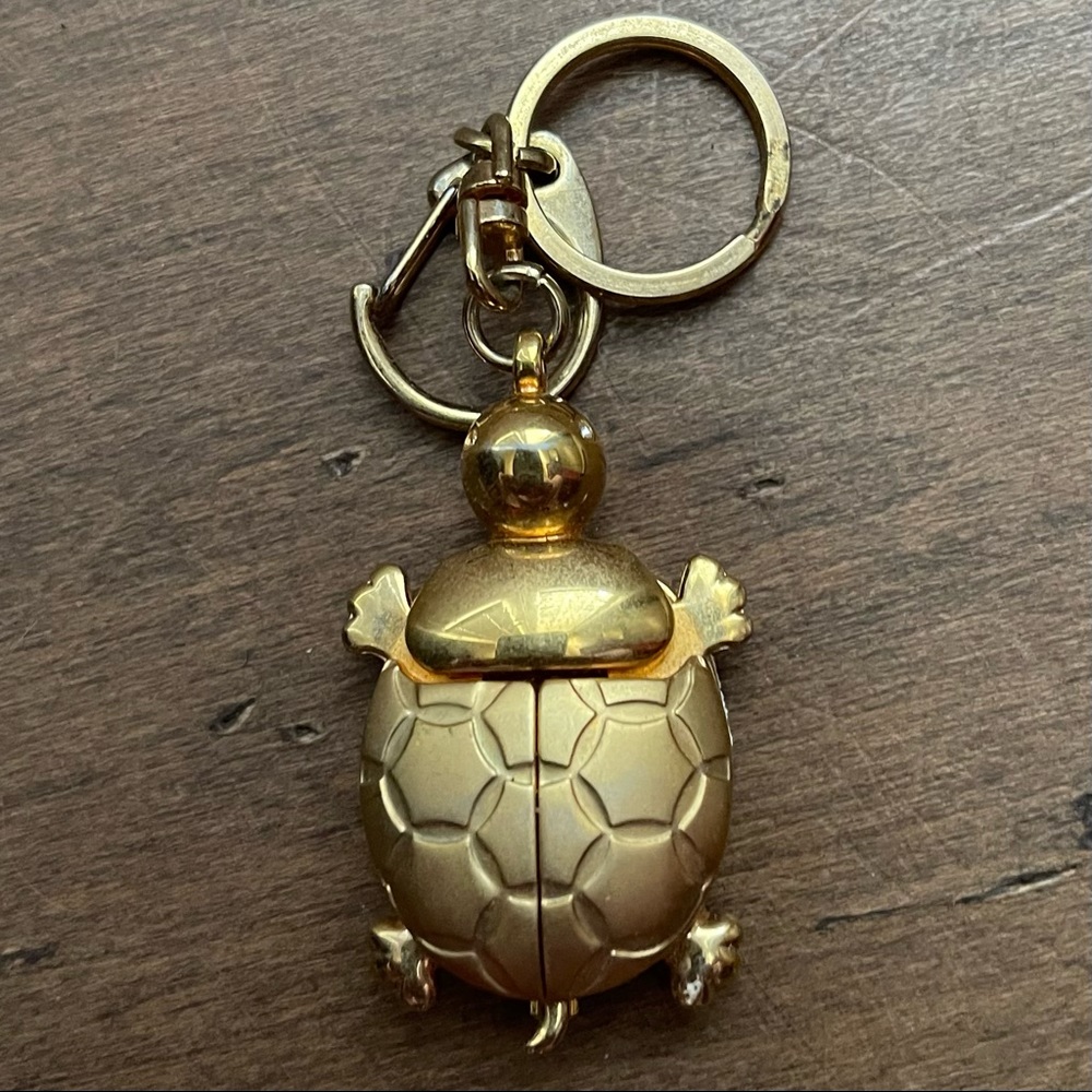 Wind-Up Turtle Woman’s Pocket Clip-On Windup Watch
